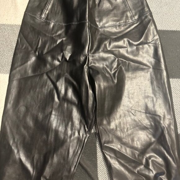 Wilfred Free Daria Legging - High-waisted Vegan Leather - Medium - Picture 5 of 6